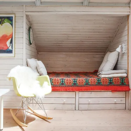 One-bedroom Holiday In Semesterbostad Dronningmølle
