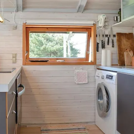 One-bedroom Holiday In Semesterbostad Dronningmølle